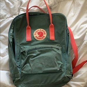 Classic Fjallraven Kanken Backpack
